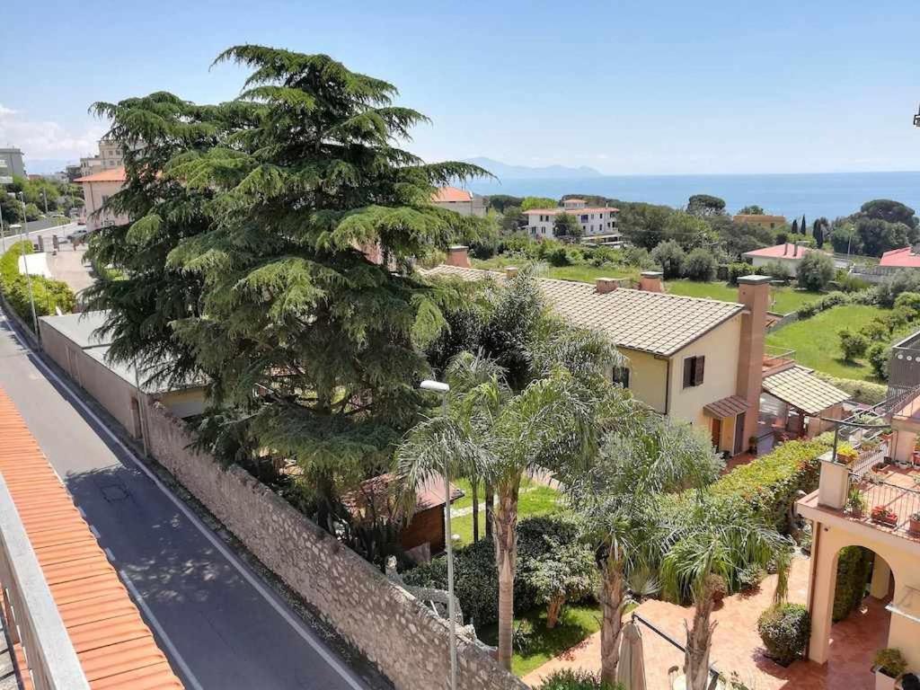 Casa Dinky Attico Con Terrazza Vista Mare Apartment Формия Екстериор снимка