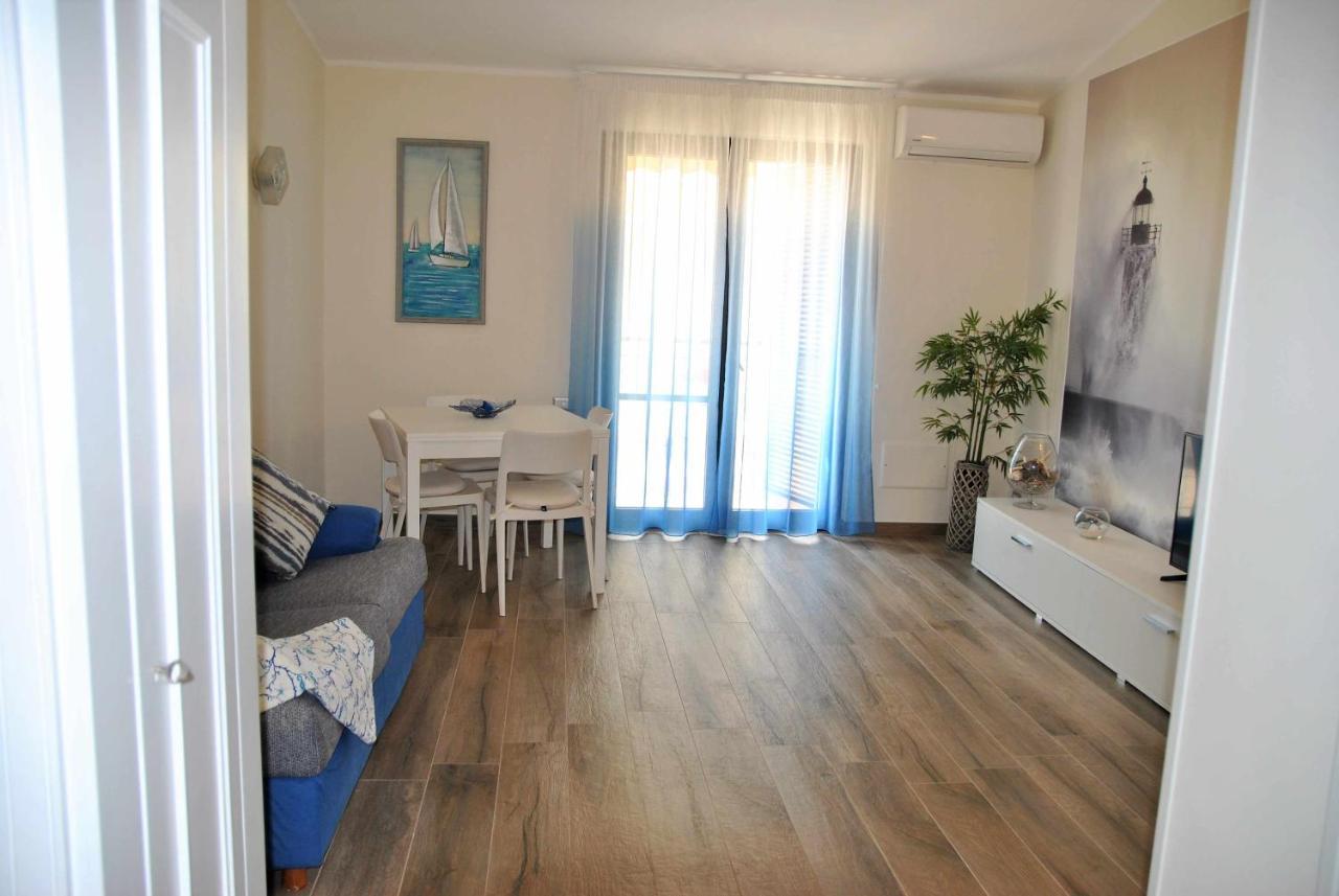 Casa Dinky Attico Con Terrazza Vista Mare Apartment Формия Екстериор снимка