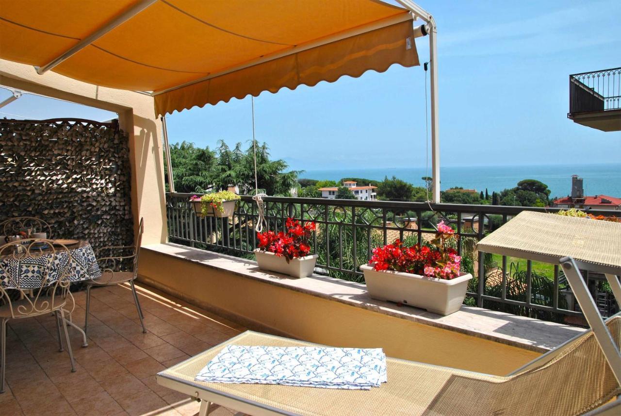 Casa Dinky Attico Con Terrazza Vista Mare Apartment Формия Екстериор снимка