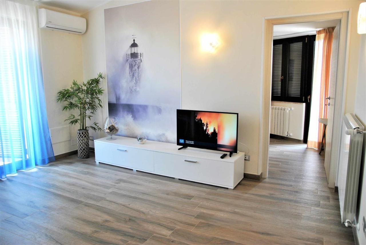 Casa Dinky Attico Con Terrazza Vista Mare Apartment Формия Екстериор снимка
