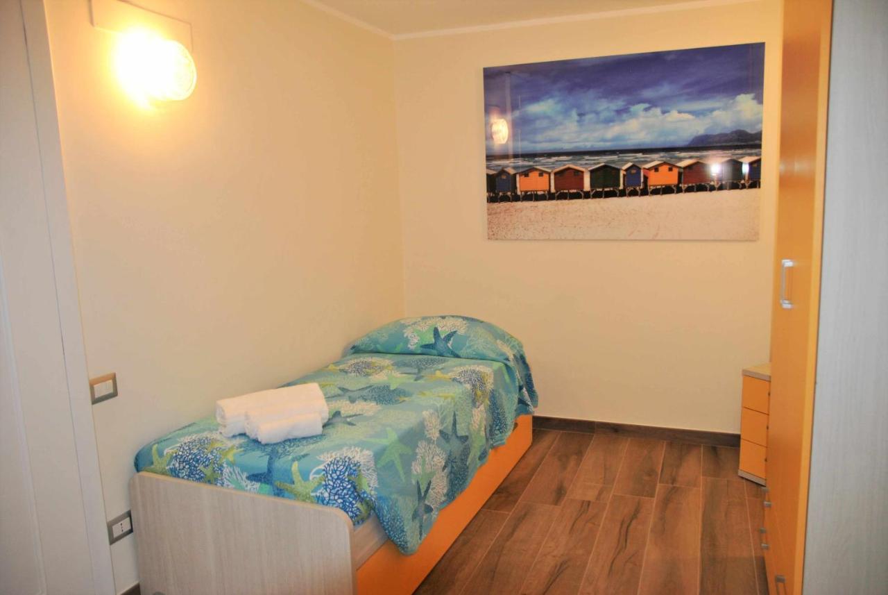 Casa Dinky Attico Con Terrazza Vista Mare Apartment Формия Екстериор снимка
